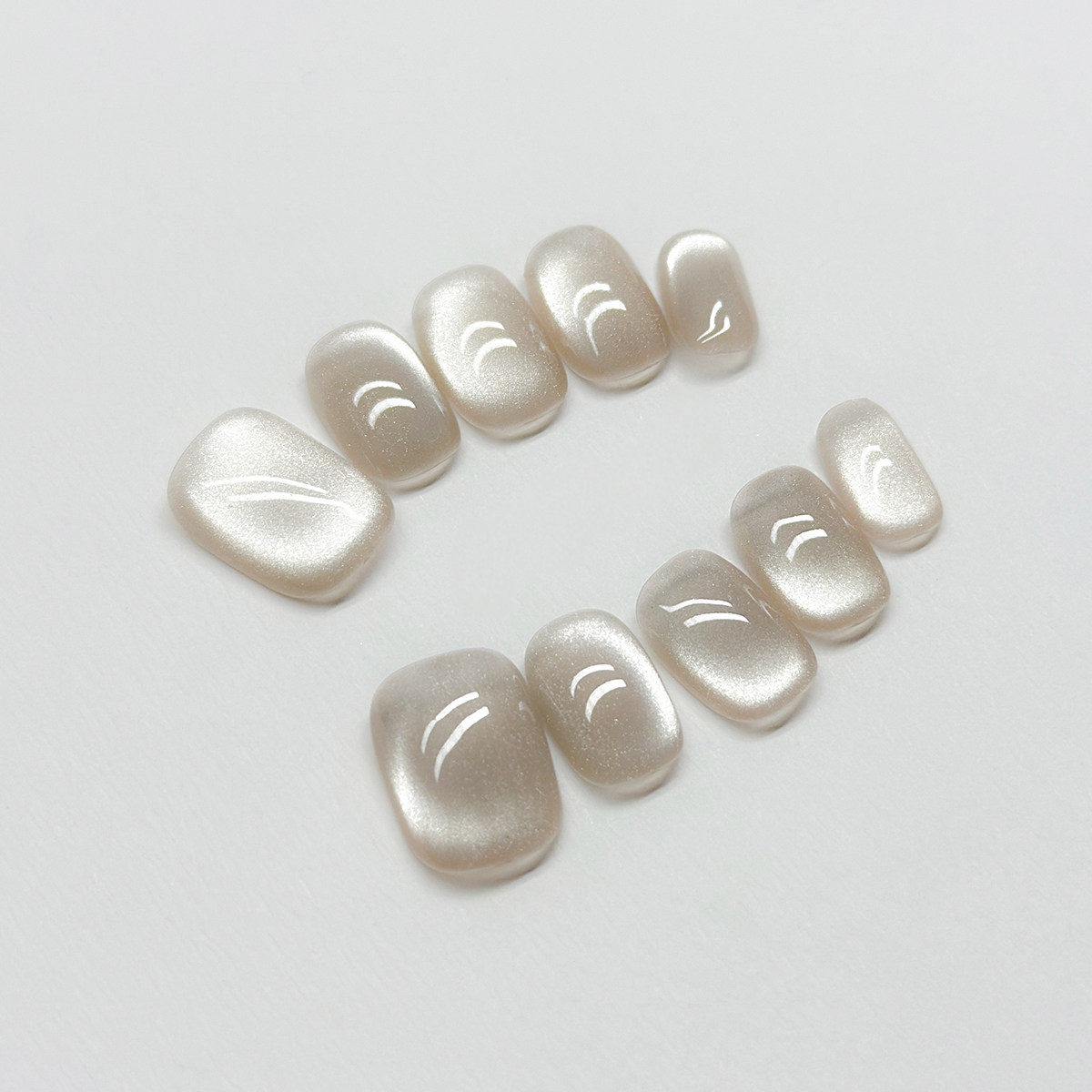 Pearl Glaze - Handcrafted Aurora White Pearl Cat-Eye Press-On Nails