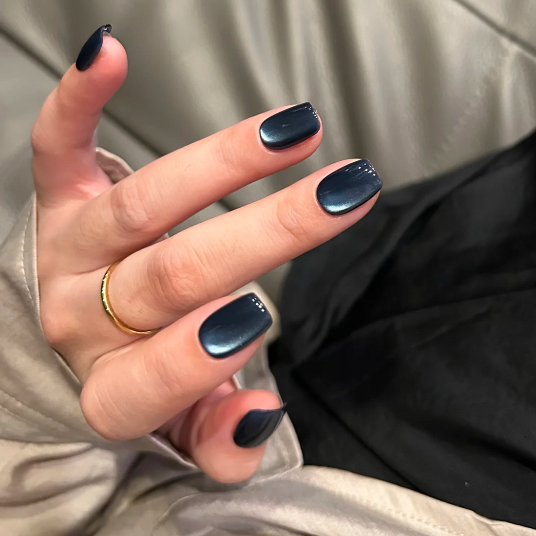 Midnight Sapphire Velvet - Handcrafted Dark Blue Cat-Eye Press-On Nails