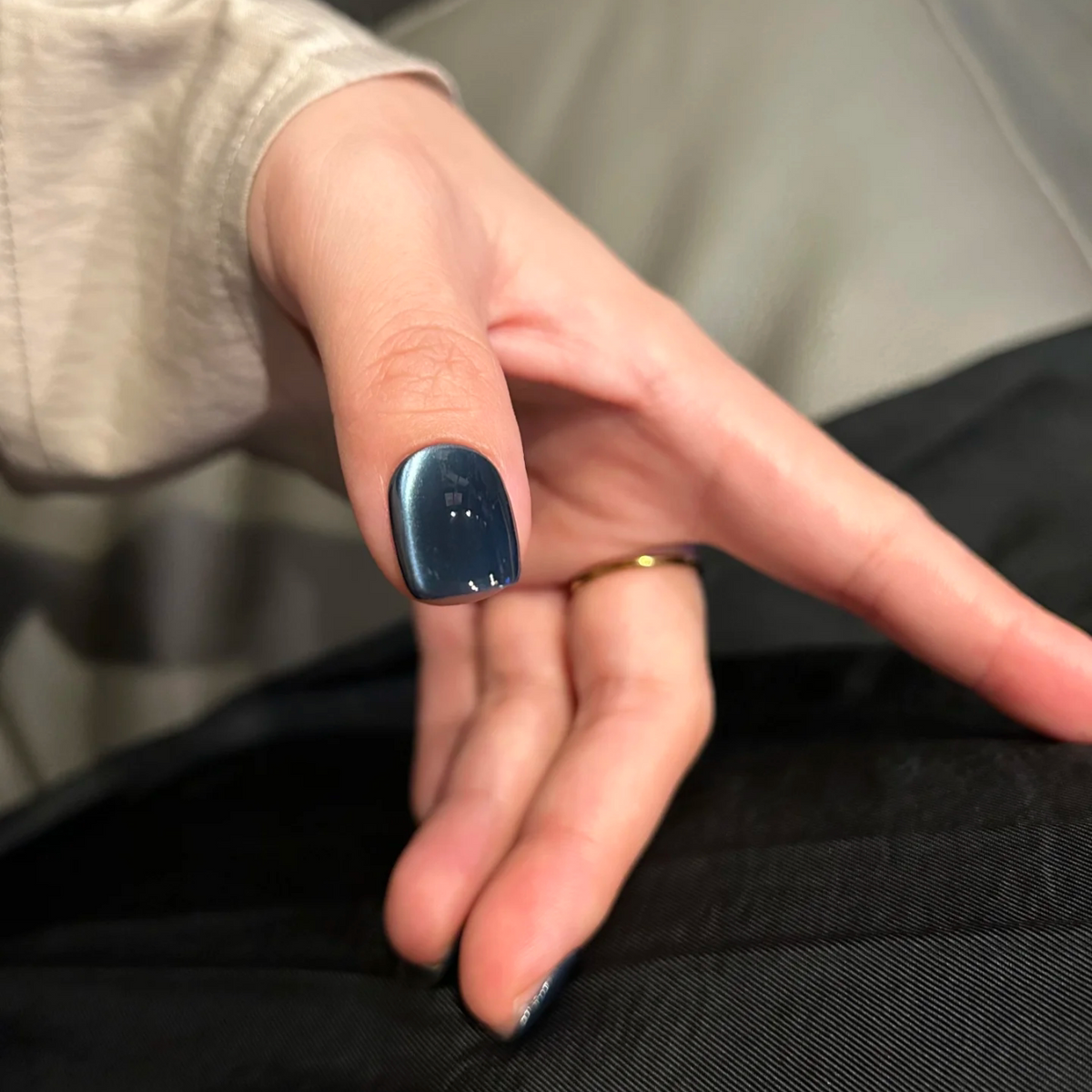 Midnight Sapphire Velvet - Handcrafted Dark Blue Cat-Eye Press-On Nails