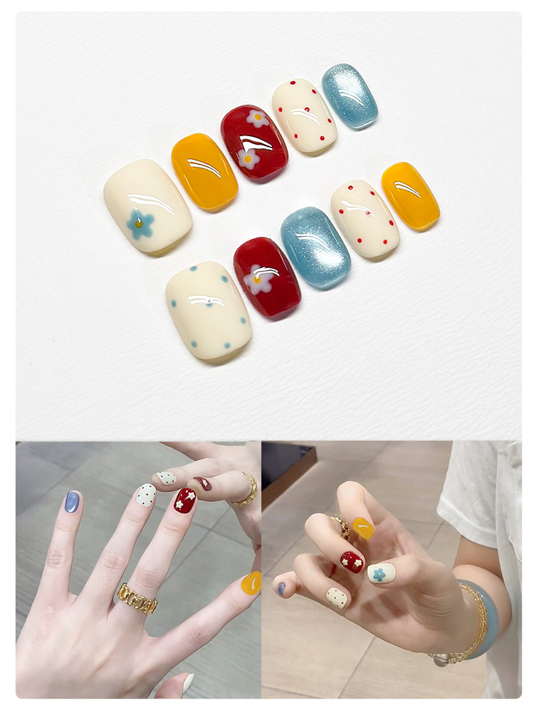 Doodle Daisy & Aqua - Handcrafted Y2K Floral & Aqua Cat-Eye Press-On Nails